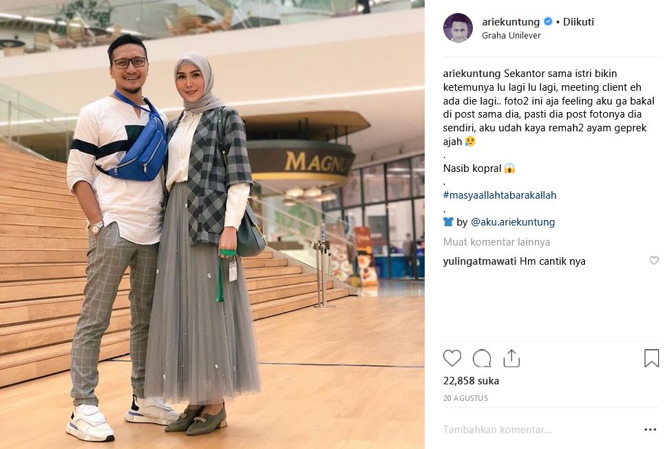 8 Caption lucu Arie Untung tentang sang istri ini bikin nyengir