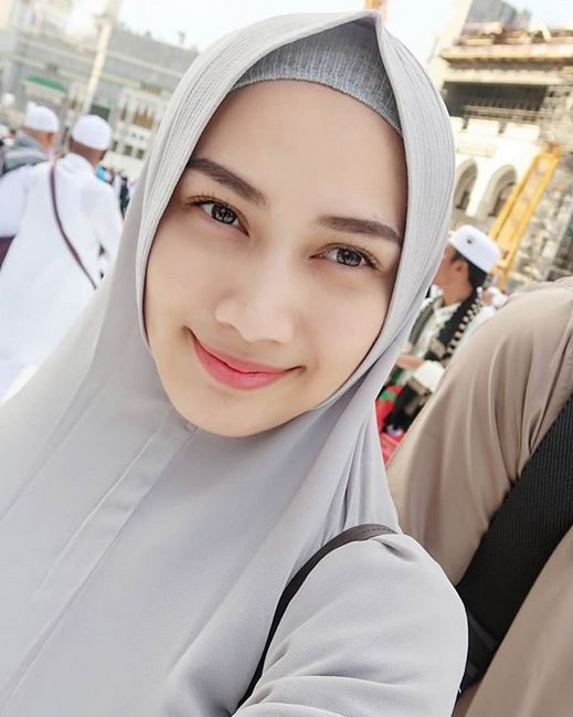 11 Momen romantis bulan madu Melody eks JKT48 di Arab Saudi