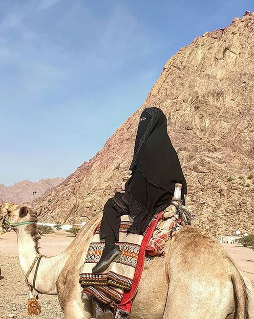 11 Momen romantis bulan madu Melody eks JKT48 di Arab Saudi