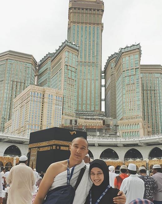 11 Momen romantis bulan madu Melody eks JKT48 di Arab Saudi