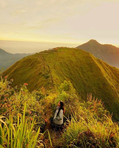 10 Gunung di Indonesia ini larang pendaki bawa tisu basah