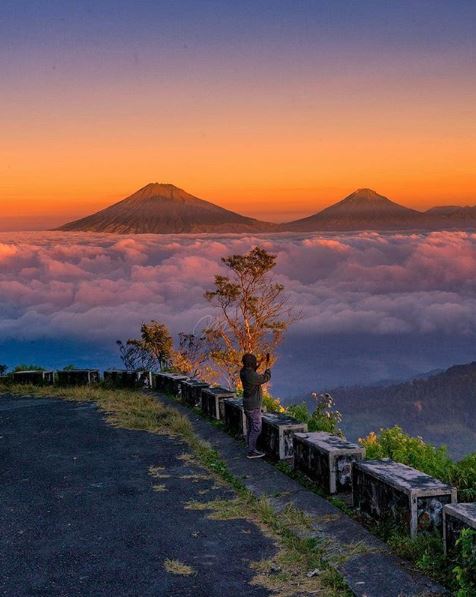 10 Gunung di Indonesia ini larang pendaki bawa tisu basah