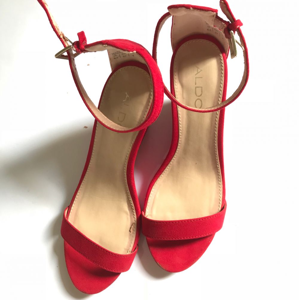 10 Sepatu preloved Lindswell Kwok ini bisa kamu beli murah