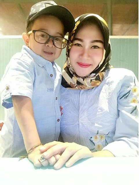 6 Seleb ini bertemu jodoh di pengajian, dari taaruf sampai nikah