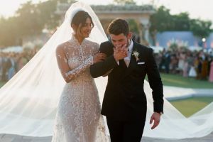 7 Momen pemberkatan Priyanka Chopra & Nick Jonas, gaunnya indah
