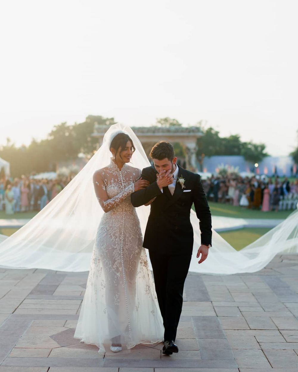 7 Momen pemberkatan Priyanka Chopra & Nick Jonas, gaunnya indah