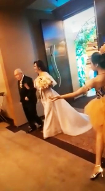 7 Foto pernikahan kakek 84 tahun dan wanita 48 tahun