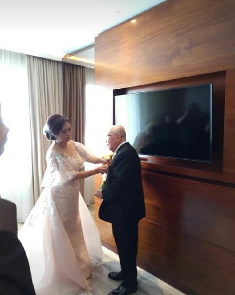 7 Foto pernikahan kakek 84 tahun dan wanita 48 tahun