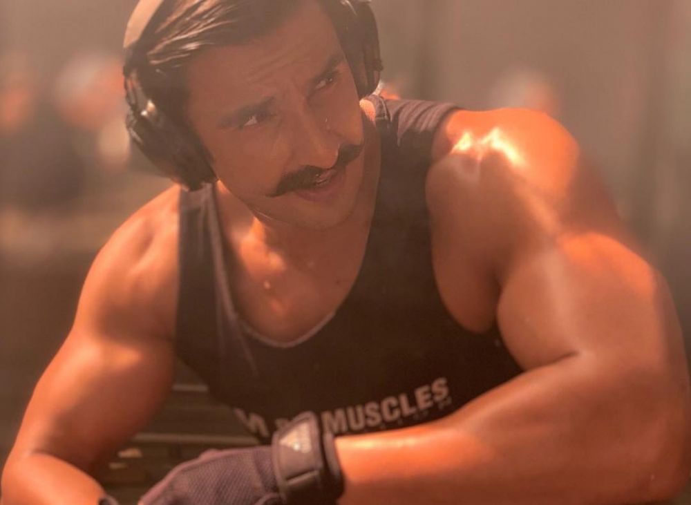 Priyanka & Shah Rukh Khan tercecer di daftar artis India termahal