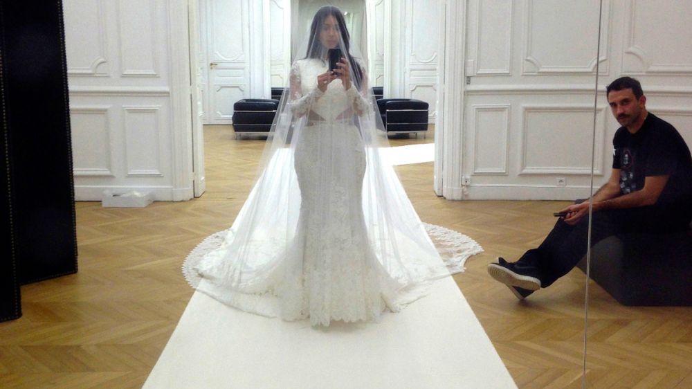 Priyanka Chopra & 6 seleb dunia ini pakai gaun pengantin mewah