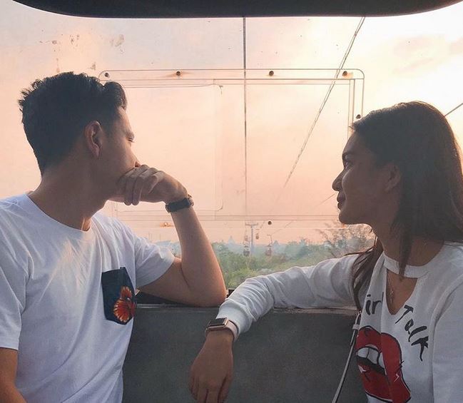 13 Momen mesra Dea Imut dan pacar bulenya ini bikin baper