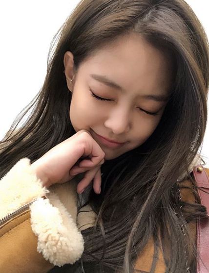 20 Inspirasi makeup flawless ala member Blackpink, cantik natural