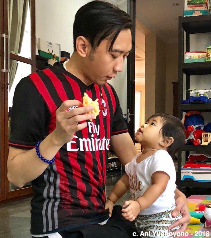 11 Potret Ibas Yudhoyono pakai baju lengan pendek