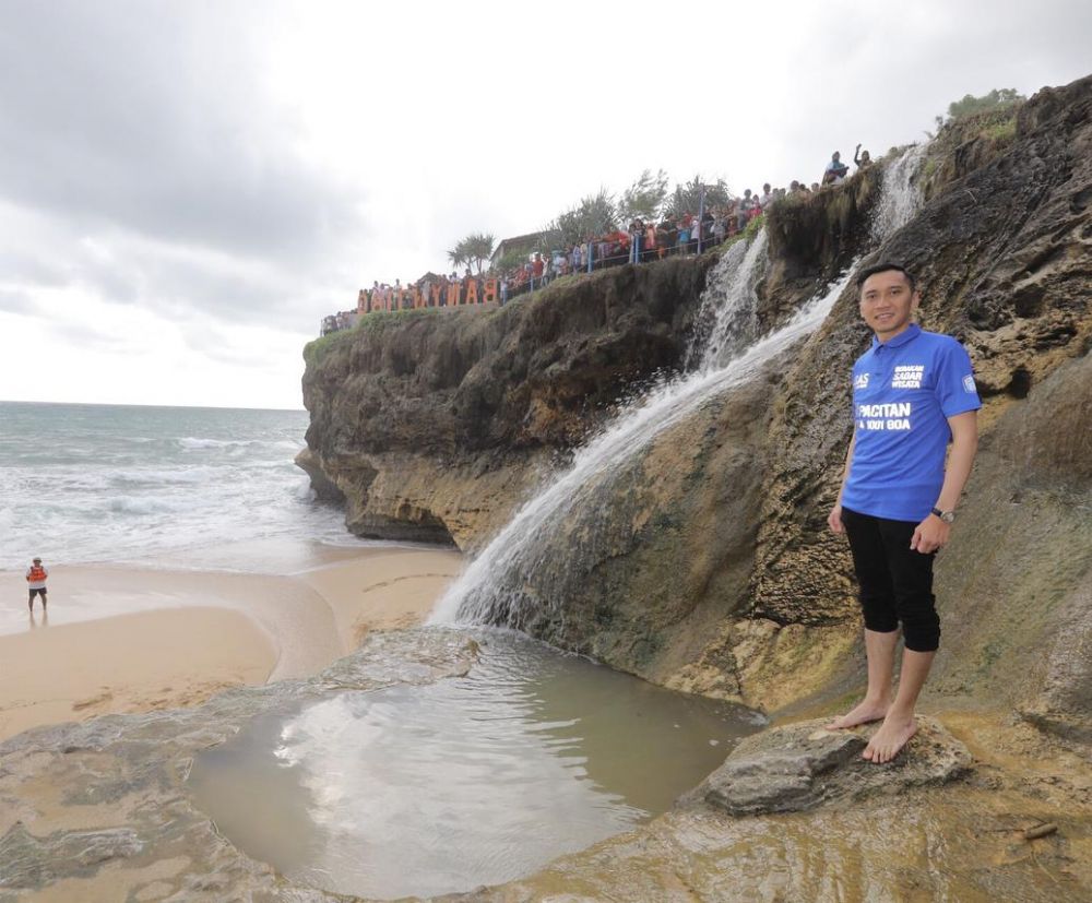 11 Potret Ibas Yudhoyono pakai baju lengan pendek