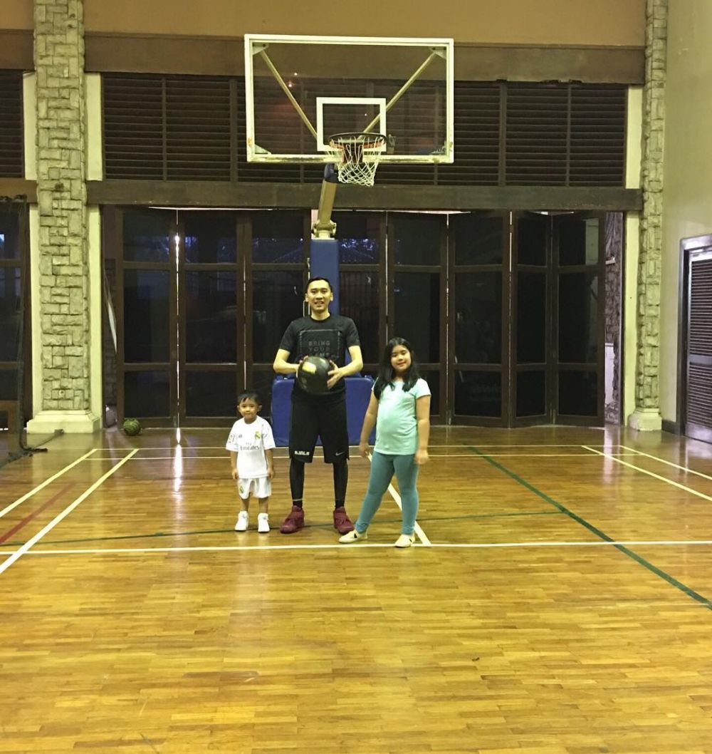 11 Potret Ibas Yudhoyono pakai baju lengan pendek