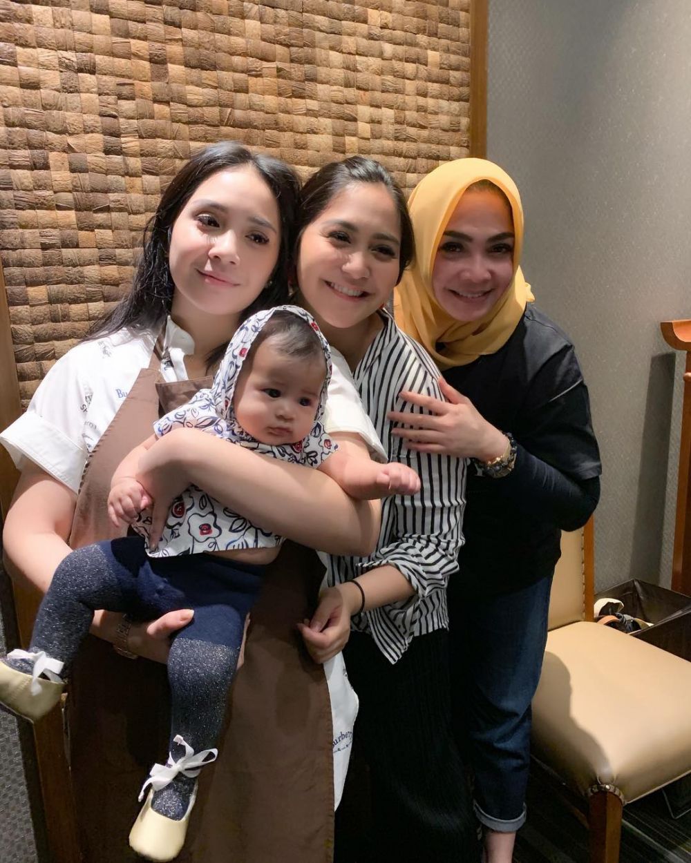 8 Foto Nagita Slavina, Rieta Amilia & Caca Tengker bak seumuran