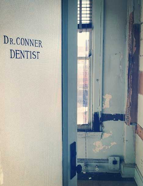 10 Foto seram klinik gigi terbengkalai, ada ratusan gigi copot