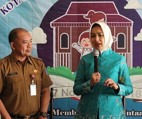 10 Potret kegiatan Airin Rachmi, tak terpengaruh kasus suami Wawan