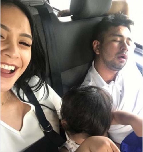 10 Foto seleb candid ketika tidur mangap, masih ngefans nggak?