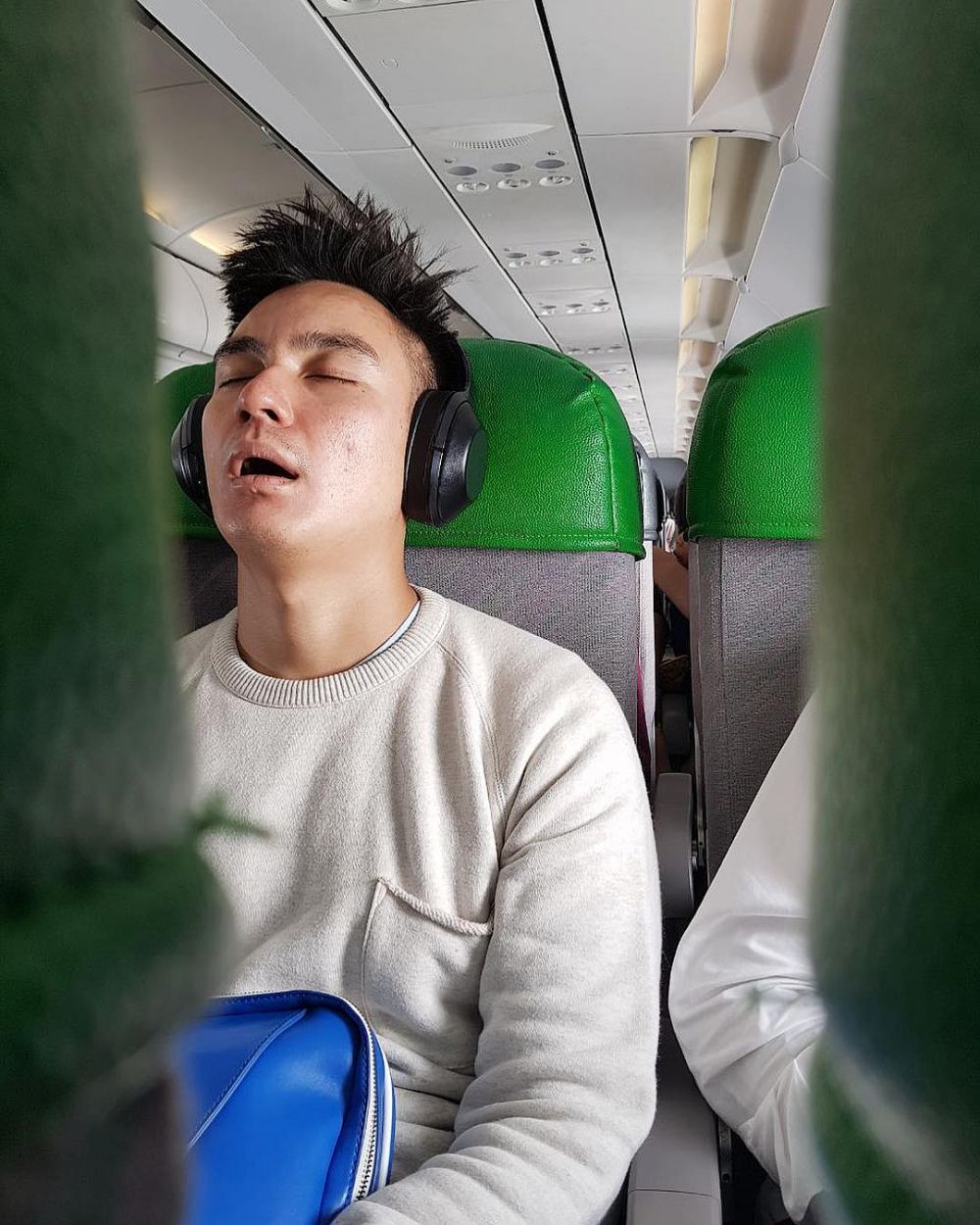 10 Foto seleb candid ketika tidur mangap, masih ngefans nggak?