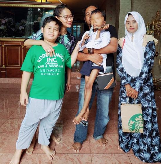 8 Potret haru Inul sambut Azzam bocah disabilitas bersuara emas