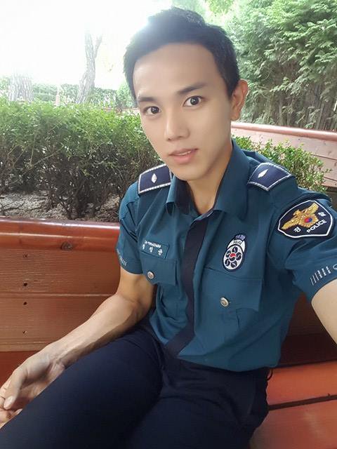 8 Idol dan aktor Korea ini selesaikan wajib militer di 2018