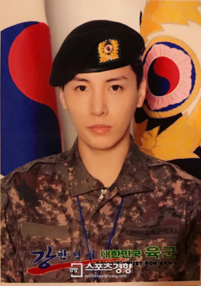 8 Idol dan aktor Korea ini selesaikan wajib militer di 2018