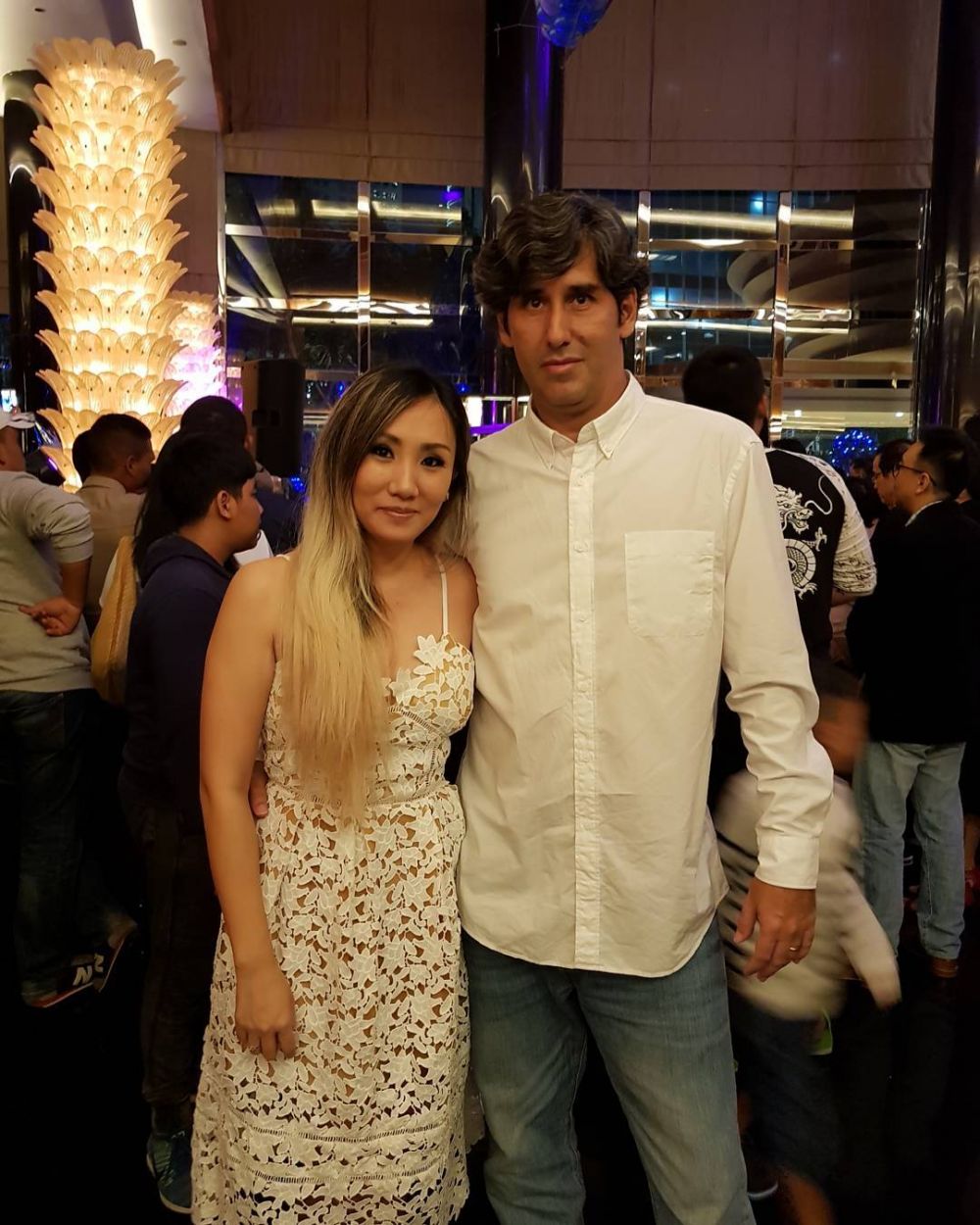 9 Potret cantik Miranda istri Pelatih Persija, bikin terpesona