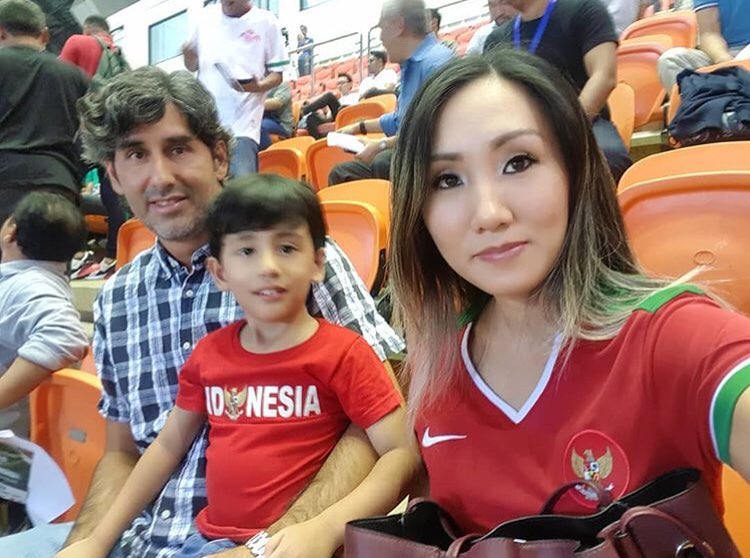 9 Potret cantik Miranda istri Pelatih Persija, bikin terpesona