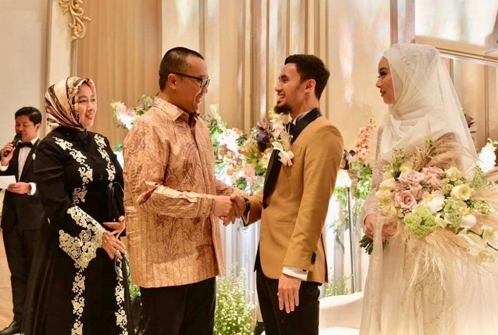 8 Publik figur hadiri resepsi Lindswell & Hulaefi, atlet wushu reunian