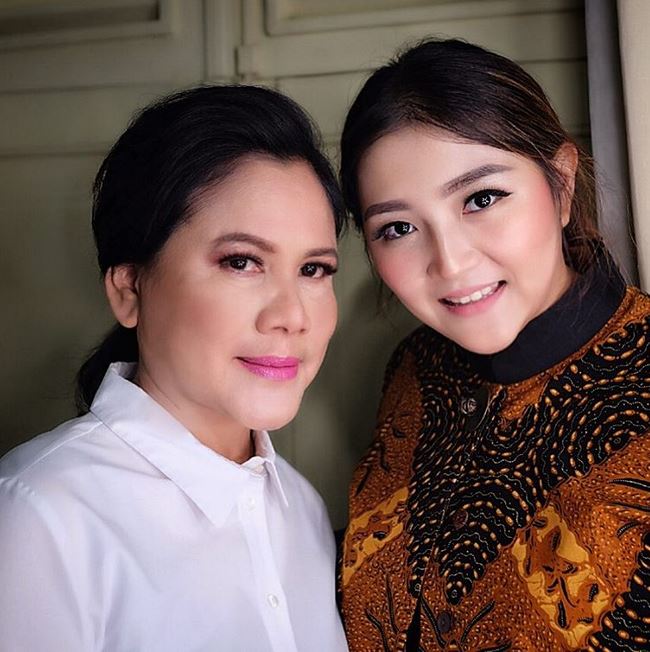 8 Gaya makeup Iriana Jokowi, Kahiyang Ayu, dan Selvi Ananda