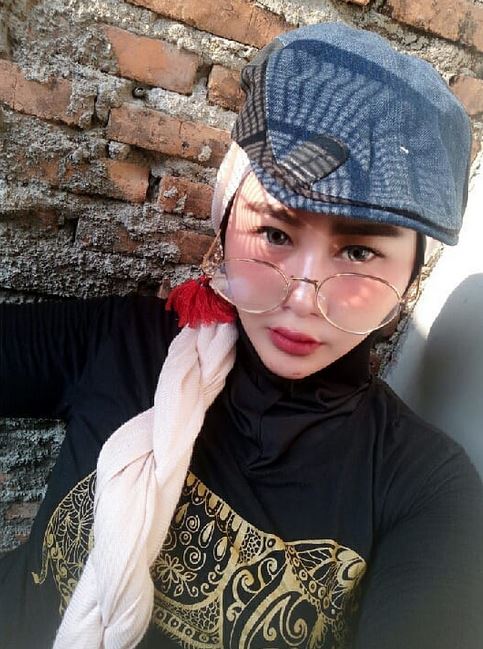 13 Foto cantik Shelvie Hana, istri Daus mini yang hobi dandan