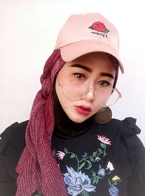 13 Foto cantik Shelvie Hana, istri Daus mini yang hobi dandan