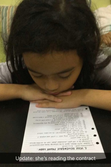 Bocah ini teken kontrak demi iPhone, syarat & ketentuannya unik