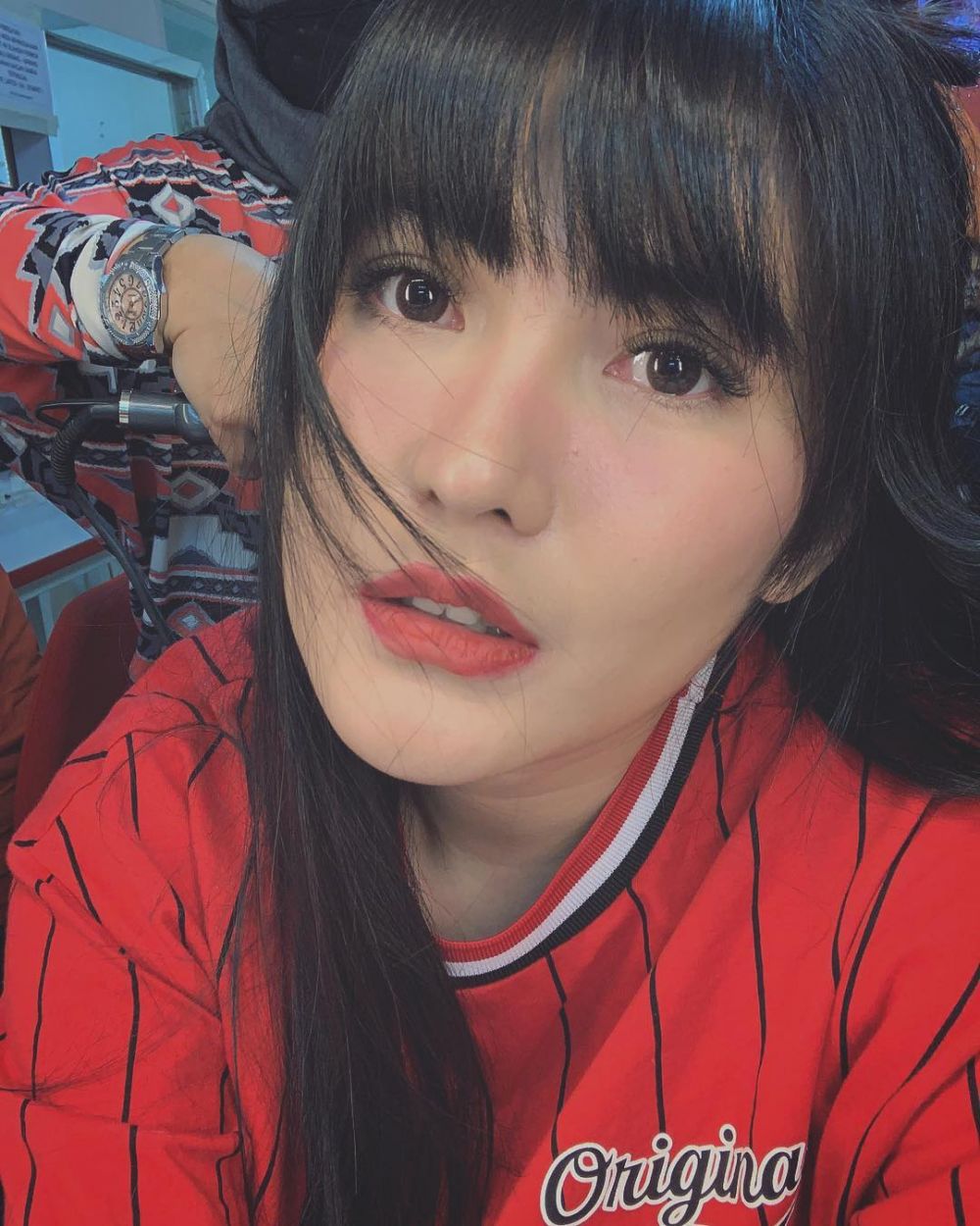 8 Aktivitas Angela Lee usai bebas dari penjara, jajal jadi host