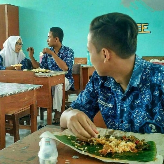 12 Potret ngenesnya jadi orang ketiga, ada tapi tak dianggap