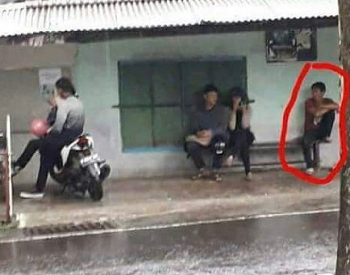 12 Potret ngenesnya jadi orang ketiga, ada tapi tak dianggap