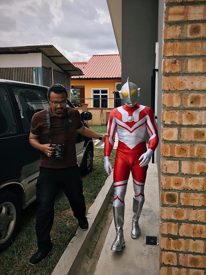 Kisah haru pria nyamar jadi Ultraman untuk hibur saudaranya