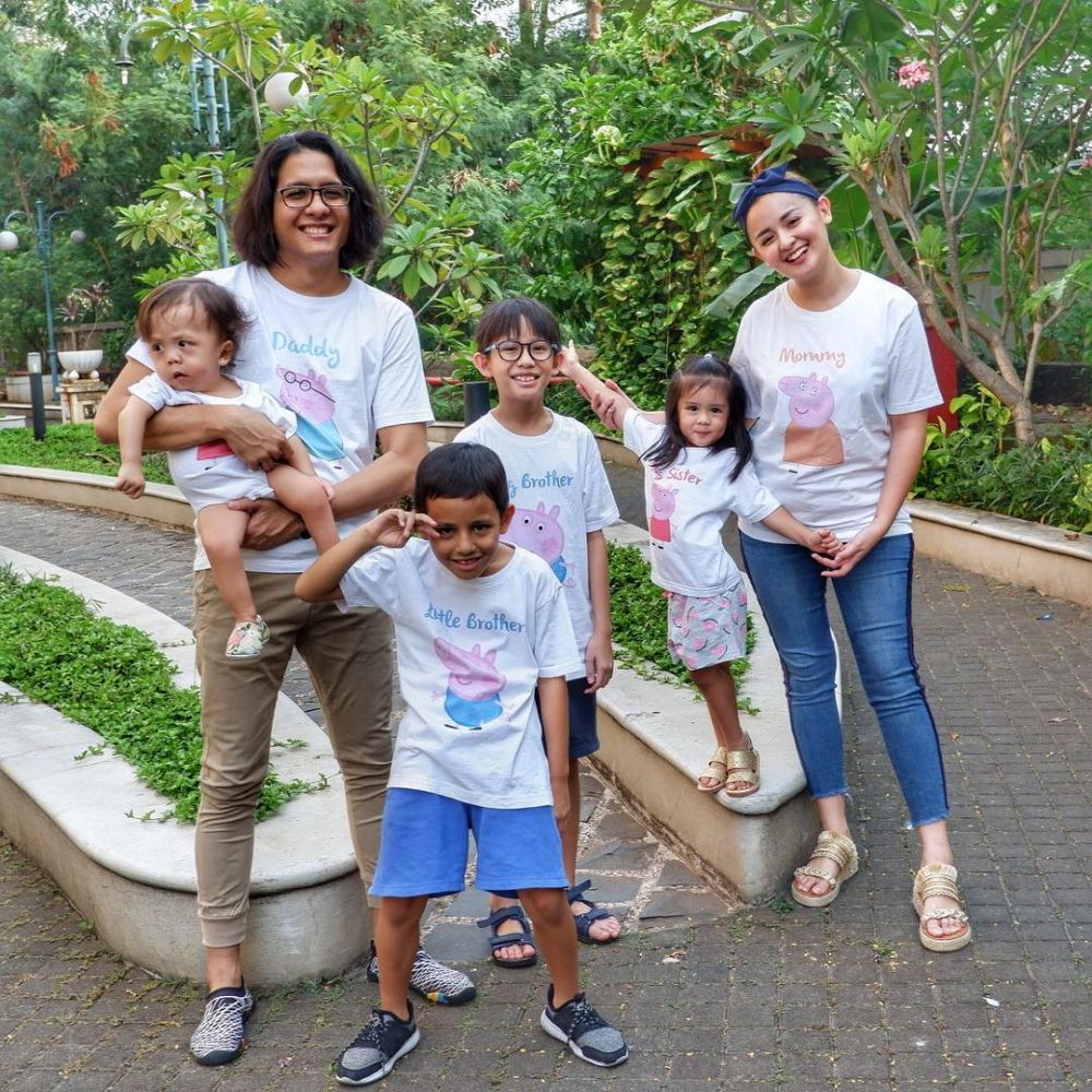7 Seleb ini punya tiga anak di usia 20-an, termasuk Risty Tagor