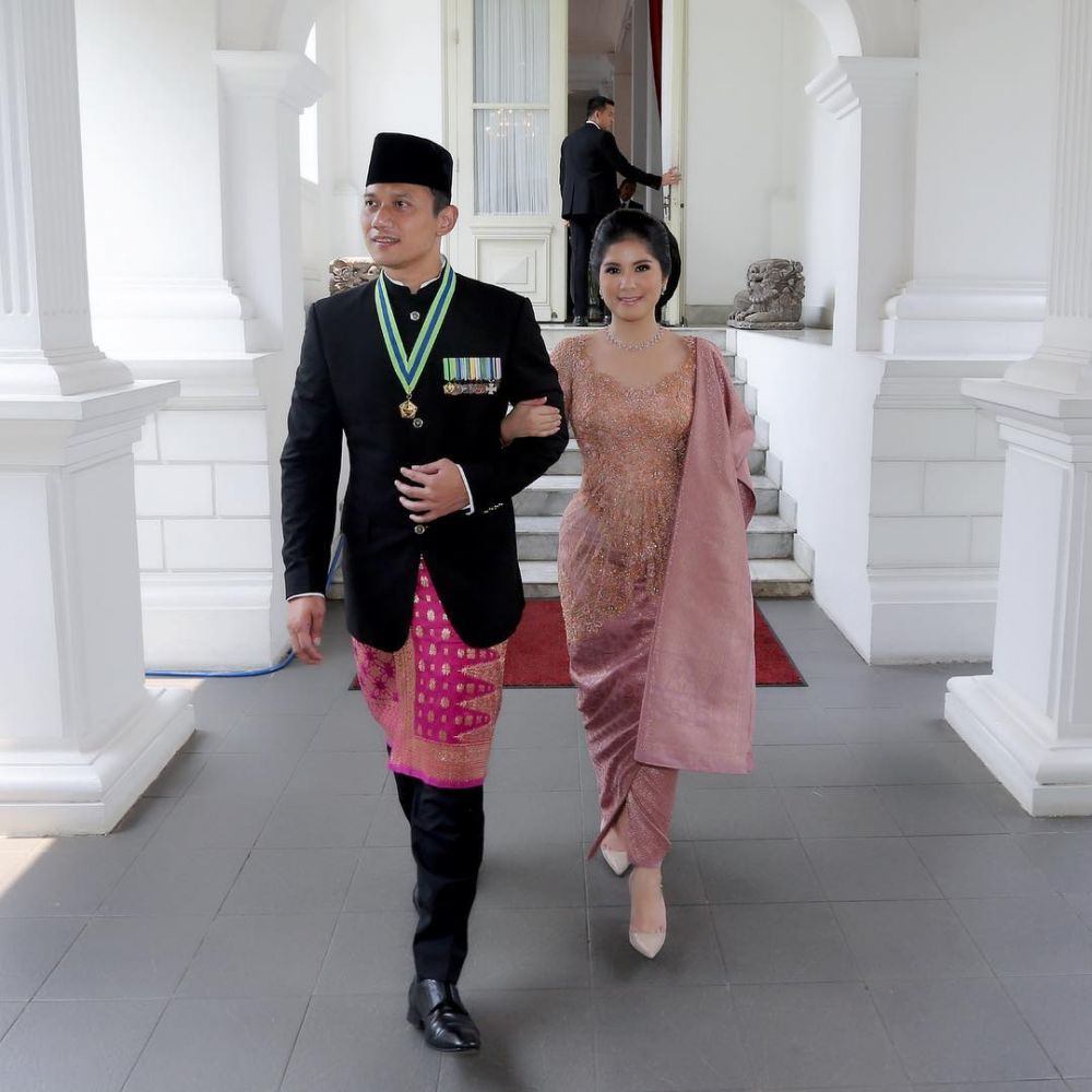 7 Potret Agus Yudhoyono kenakan baju adat, gagah & berkharisma