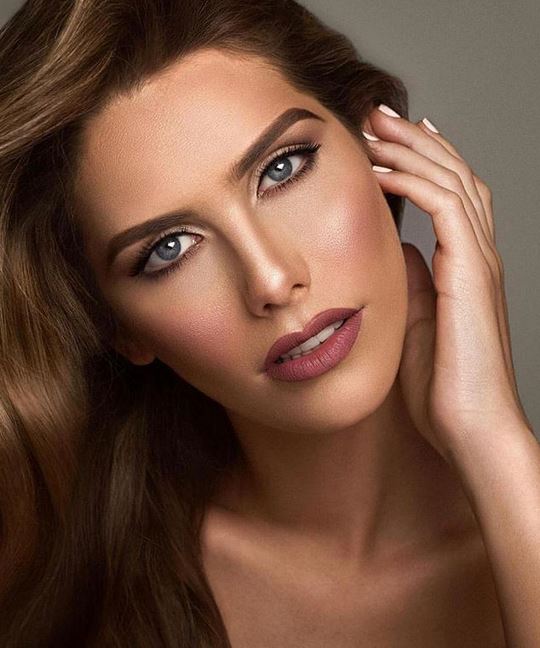 10 Potret Angela Ponce, transgender pertama di Miss Universe