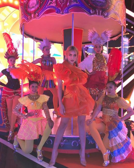 8 Busana nyentrik ala Jessica Iskandar, cetar abis