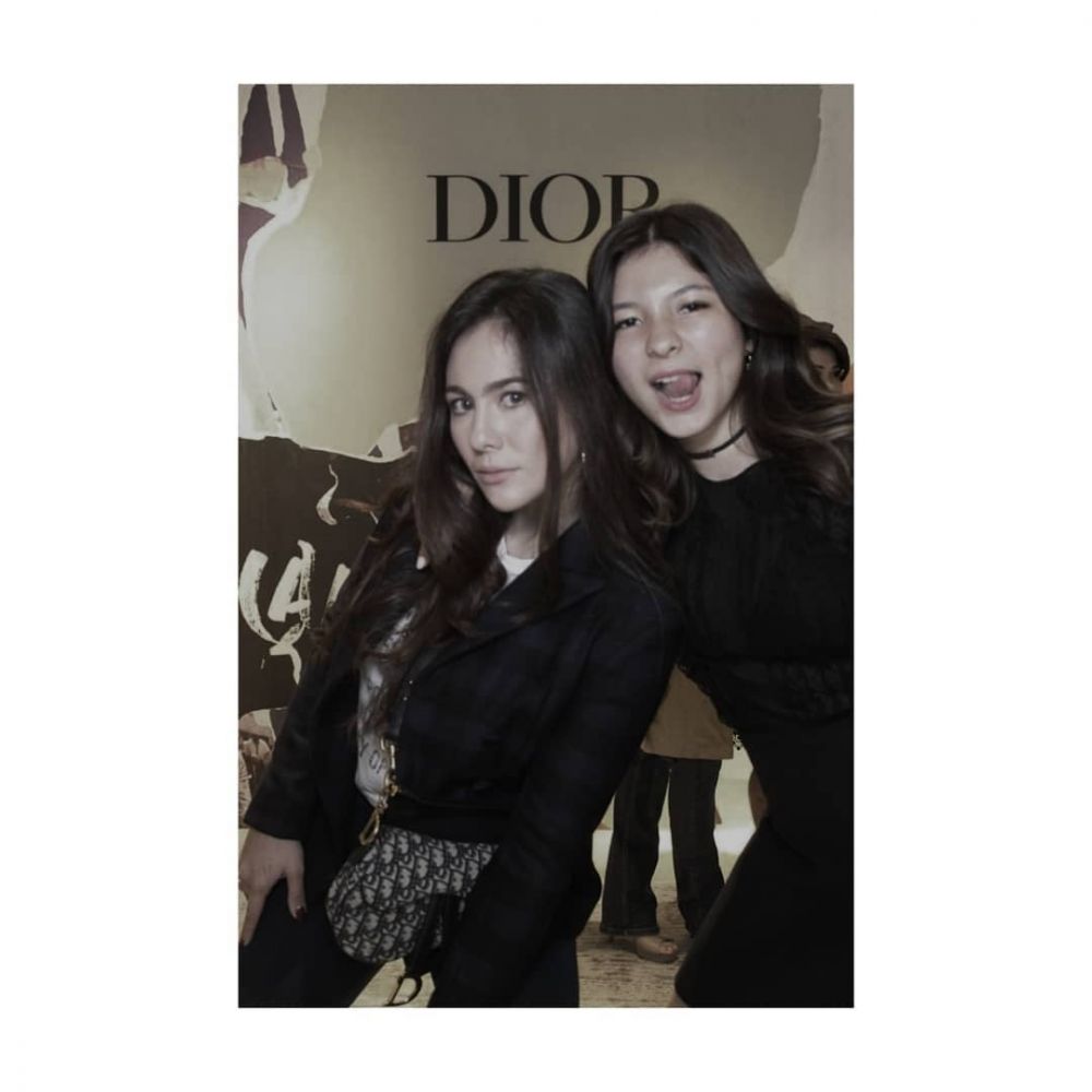 10 Seleb ini sering dikira kakak-adik dengan putrinya