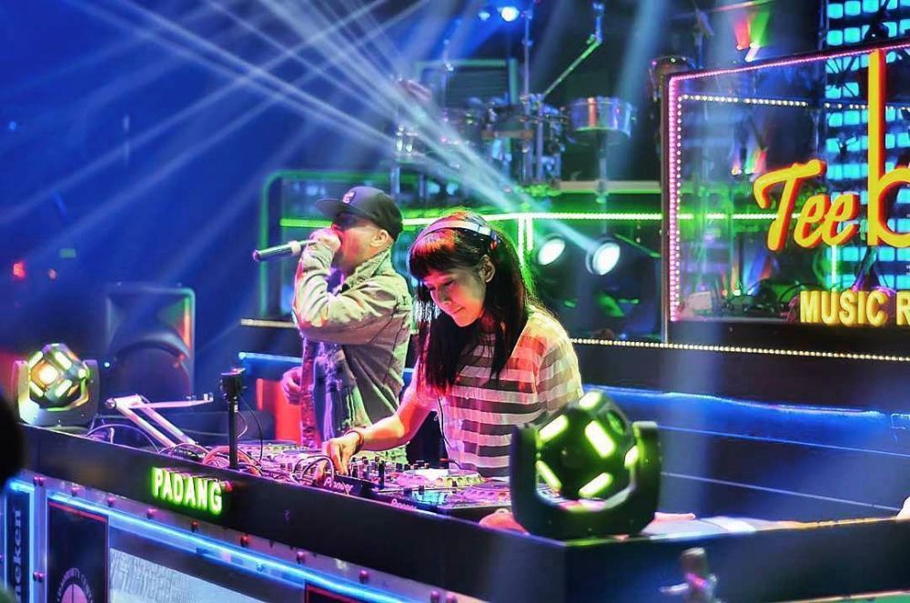 13 Potret Ardina Rasti awal karier sampai kini, cantiknya awet