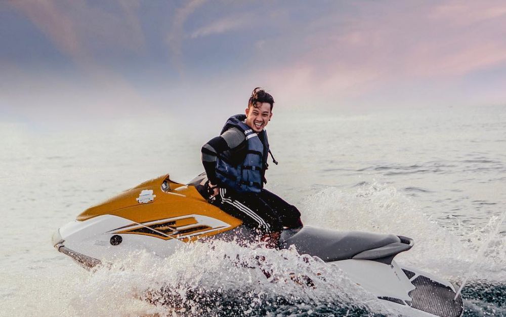 11 Gaya Denny Sumargo saat olahraga, tak hanya jago basket