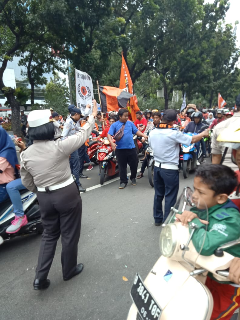 12 Foto konvoi juara Persija yang bikin oranye Jakarta