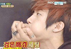 10 Idol K-Pop ini miliki bakat aneh, ada tekuk lidah jadi tiga