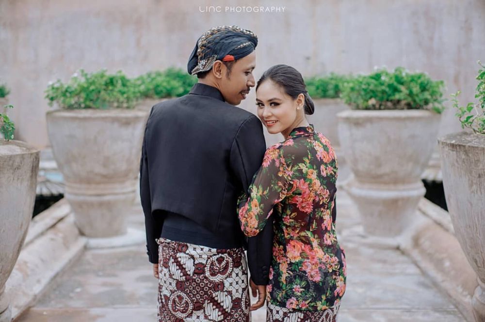 10 Foto Dwinda Ratna dalam balutan busana tradisional, manglingi