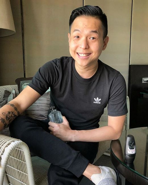 5 Catatan karier Ernest Prakasa, dari penyiar hingga sutradara