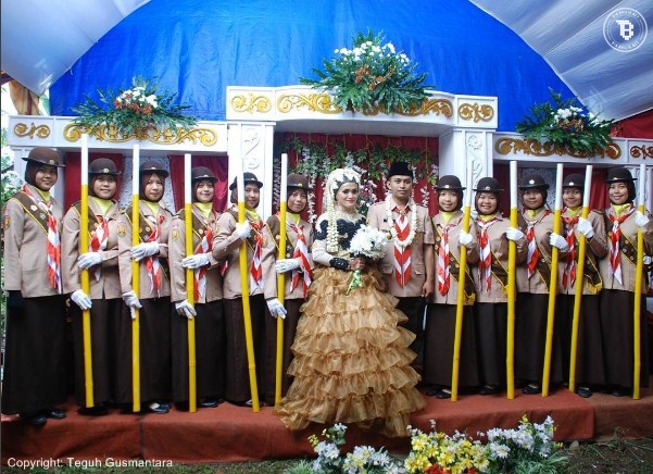 8 Baju pengantin paling unik ini cuma bisa ditemui di Indonesia
